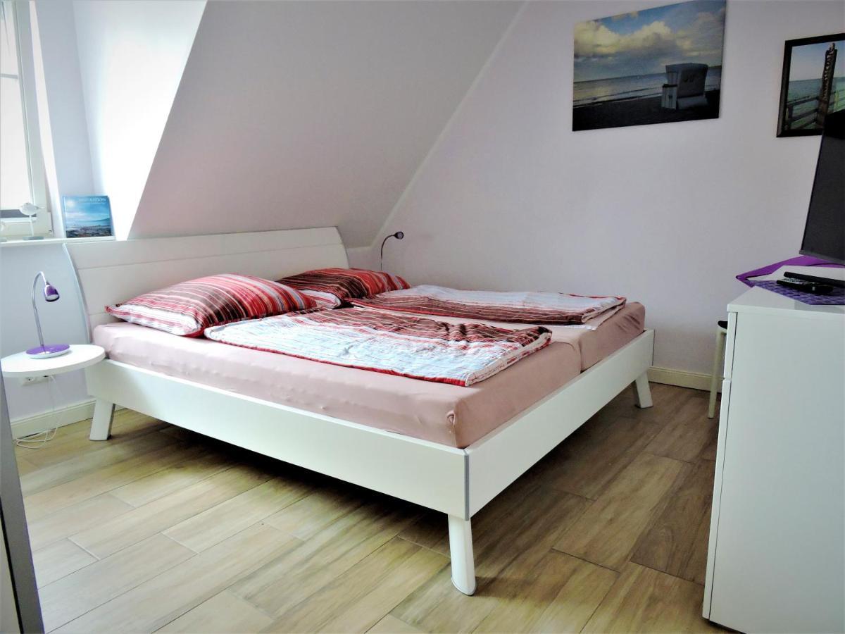 Neue Reihe 28 - Wohnung Wolke 7 Zingst Esterno foto